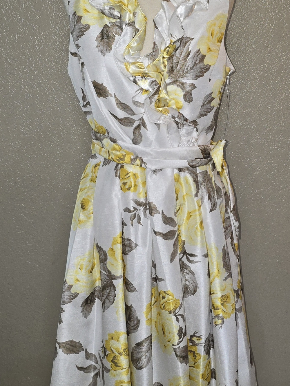 Jessica Howard White Midi Dress with Yellow Floral Print